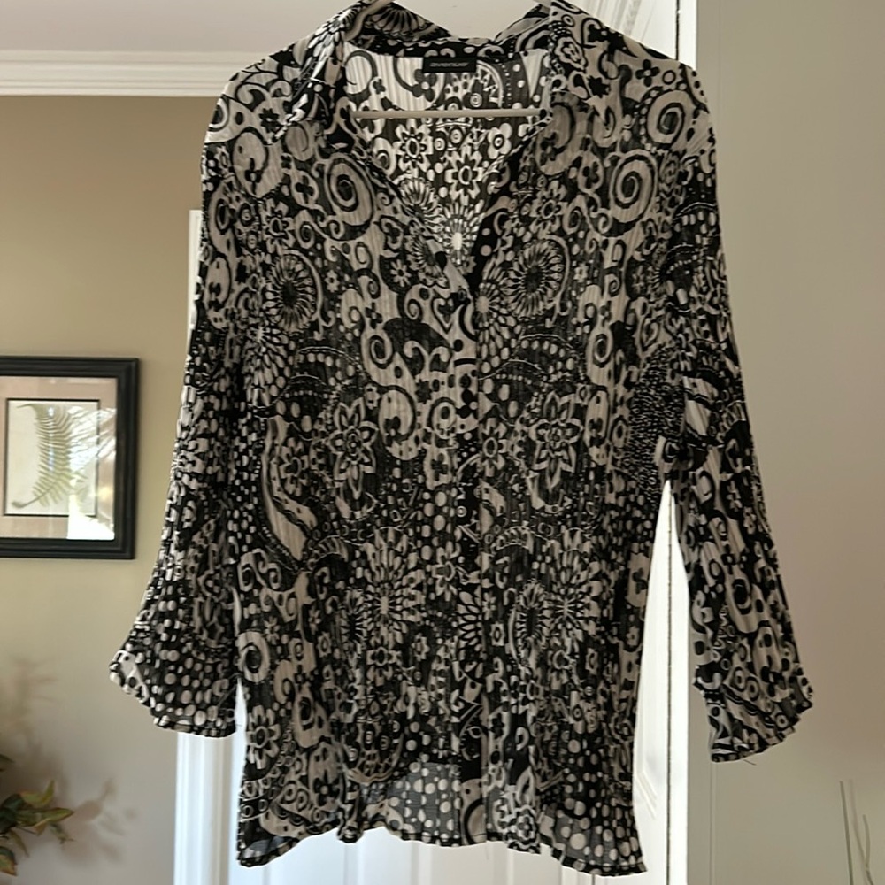 Vintage Avenue button down, black and white blouse size18/20